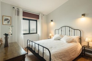 1 bedroom, iron/ironing board, internet, bed sheets - Casa Curva do Rio (Melres)