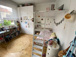 4 bedrooms, iron/ironing board, free WiFi, bed sheets