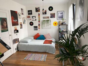 4 slaapkamers, een strijkplank/strijkijzer, gratis wifi, beddengoed
