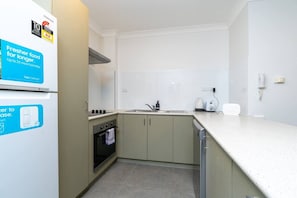 Geladeira, fogão, cooktop, lava-louças