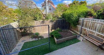 Cosy Work From Home Townhouse 10 Mins From City