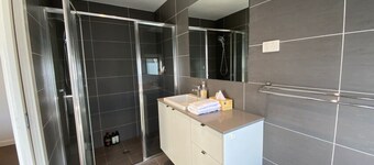 Cosy Work From Home Townhouse 10 Mins From City