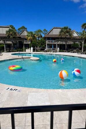 Pool - Steps to the Beach, Golf Cart Included, Private Pool, Pets Considered, 341 Captain John Fripp (Fripp Island)