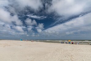 On the beach - Steps to the Beach, Golf Cart Included, Private Pool, Pets Considered, 341 Captain John Fripp (Fripp Island)