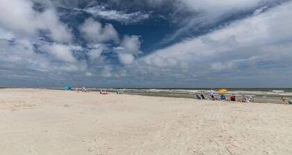 Steps to the Beach, Golf Cart Included, Private Pool, Pets Considered, 341 Captain John Fripp