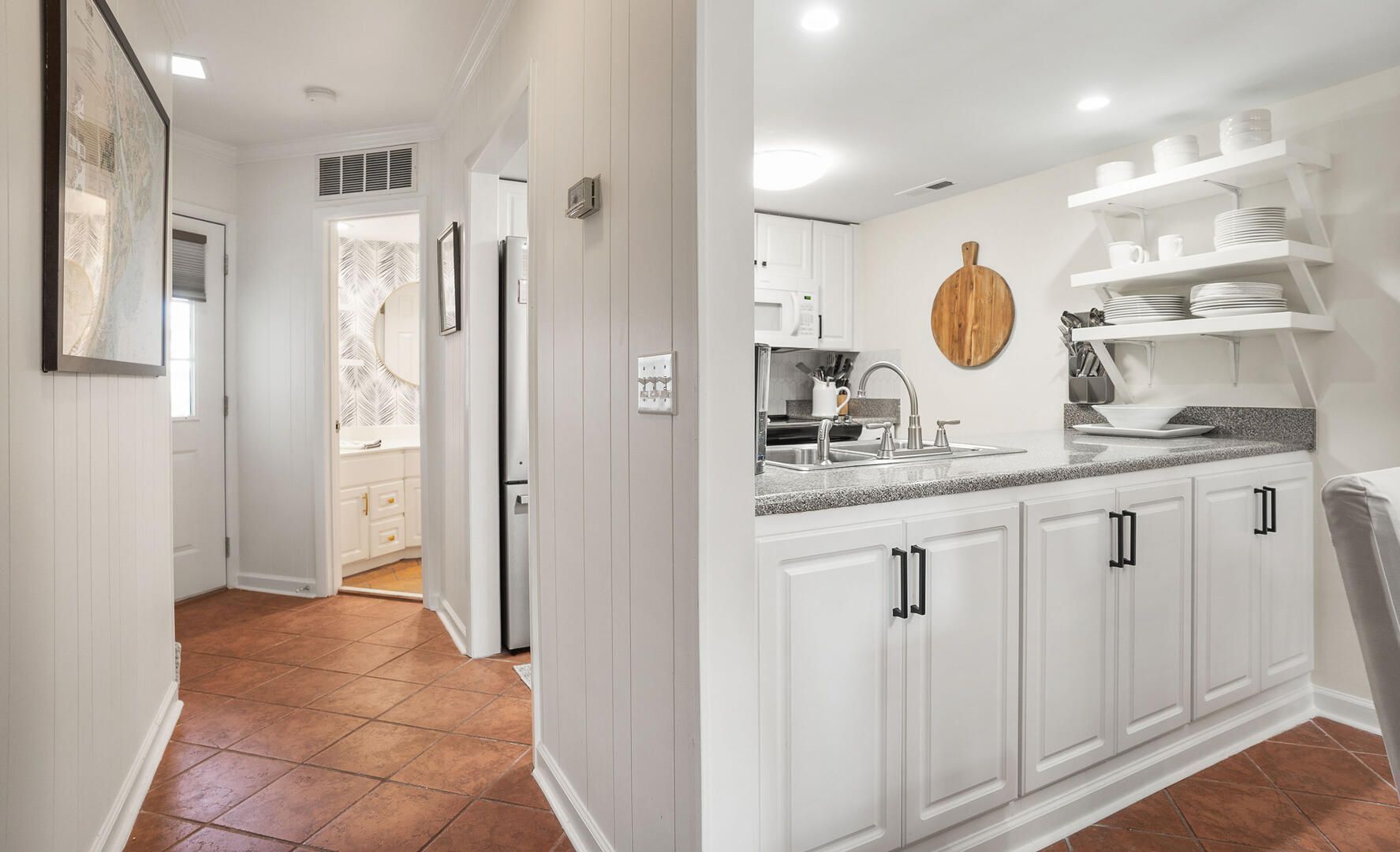 Wasserkocher mit Kaffee-/Teezubehör, Esstisch