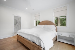 4 bedrooms, iron/ironing board, internet, bed sheets - New home, neighborhood Pool, golf cart included (Fripp Island)