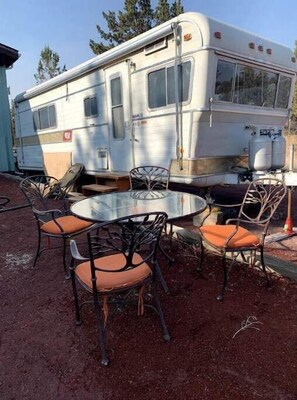 Outdoor dining - Glamping with a view, but get out and enjoy. (Redmond)