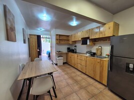 Superior Studio, 1 King Bed, Kitchen | Room amenity