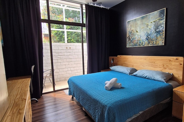 Estudio superior, 1 cama King size, cocina | Servicios de la habitación