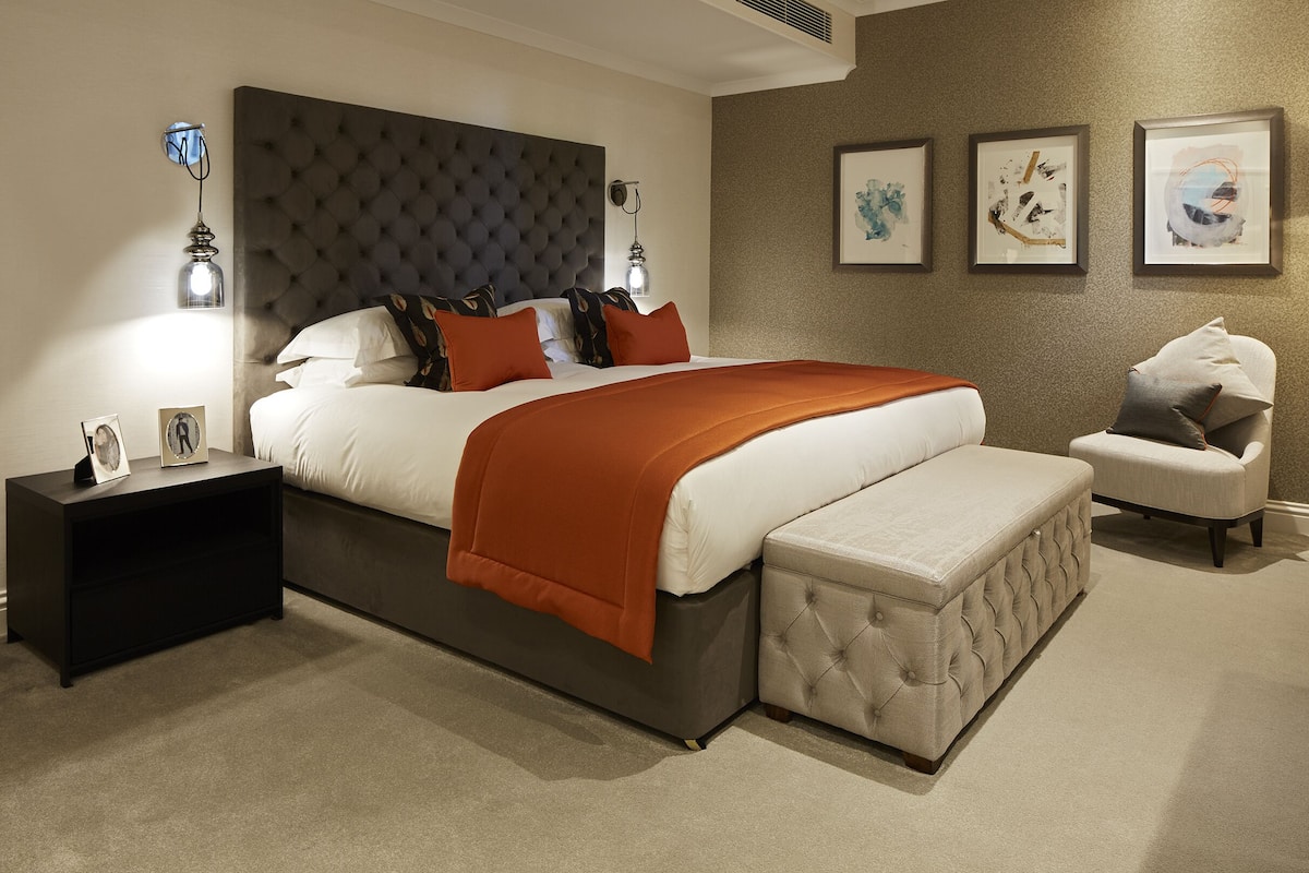 2 bedrooms, in-room safe, blackout curtains, free cots/infant beds