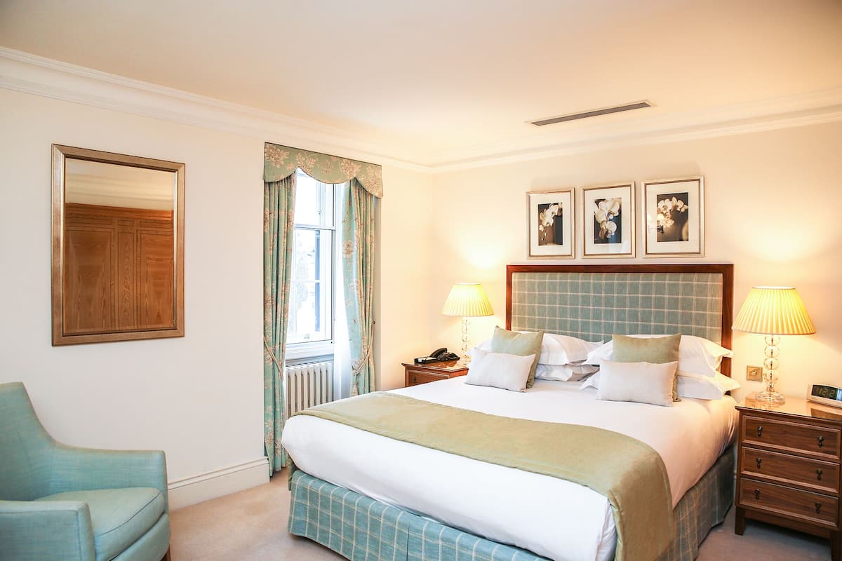 2 bedrooms, in-room safe, blackout curtains, free cots/infant beds