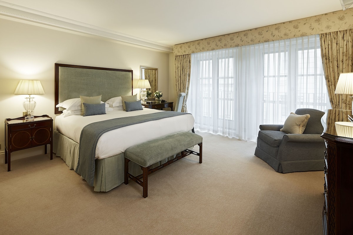 2 bedrooms, in-room safe, blackout curtains, free cots/infant beds