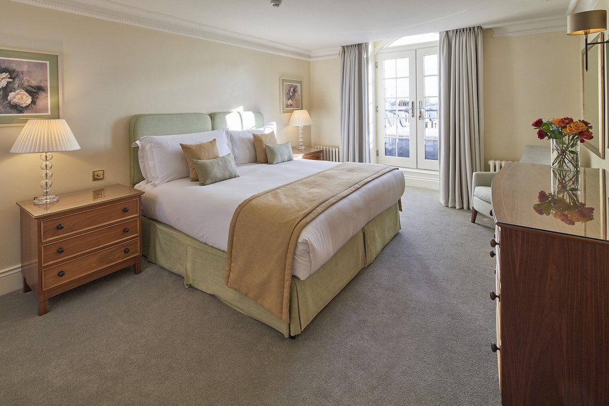 2 bedrooms, in-room safe, blackout curtains, free cots/infant beds