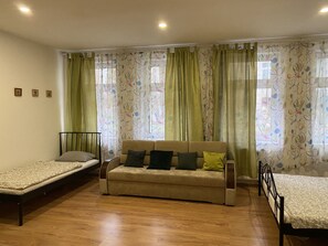 1 habitación, tabla de planchar con plancha, wifi y ropa de cama 