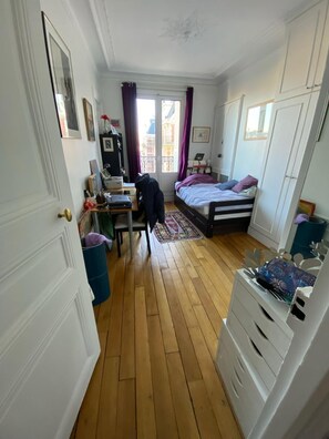 2 bedrooms, iron/ironing board, free WiFi, bed sheets - Superb Paris apartment in Latin Quarter on fabulous Boulevard Saint-Germain (Paris)