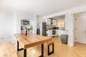 Fridge, microwave, oven, dishwasher - Historic Home with Modern Comfort | 3 mins to Victoria station (London)