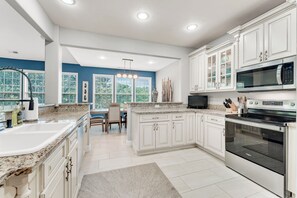 Fridge, microwave, oven, stovetop - All New! Close to SDC, Golf, Pools and Resort, A Dream on the 13th Green! (Branson West)
