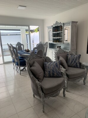 Interior - Beautiful house with private pool and BBQ area. Ideal for family and friends. (La Mesa)