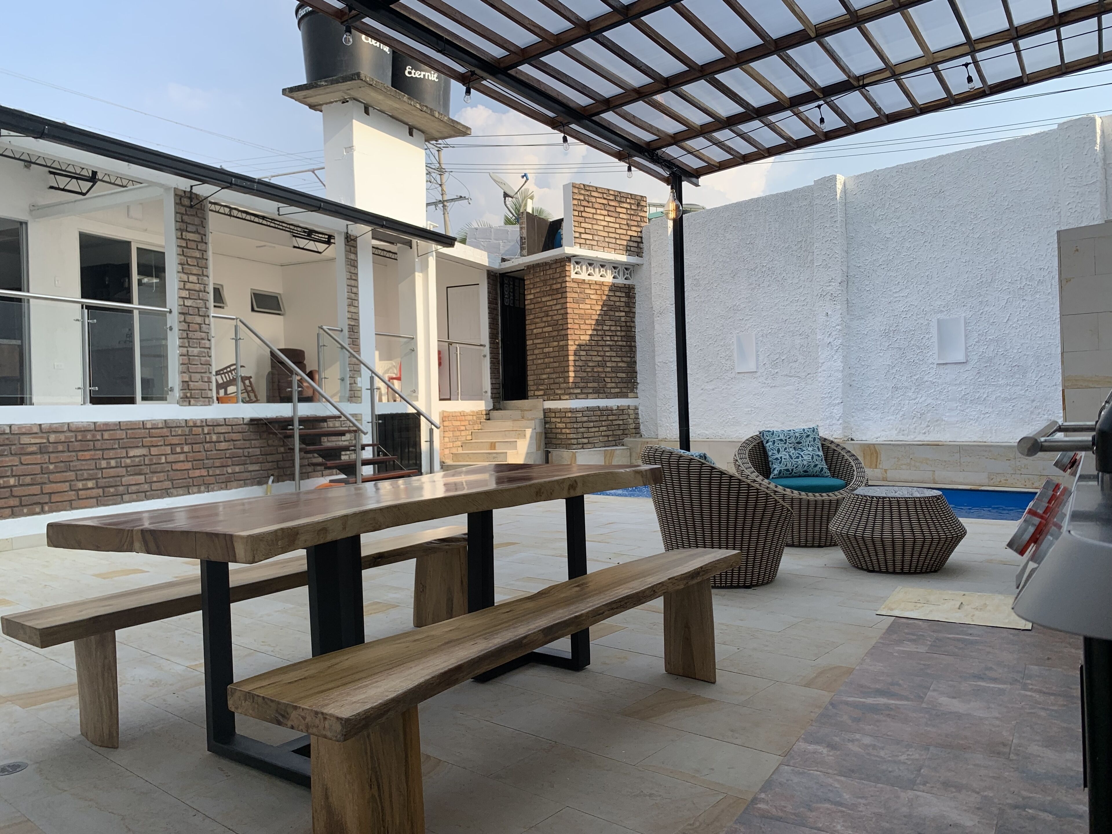 屋外ダイニングエリア