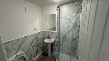 Apartment | Bathroom | Shower, towels