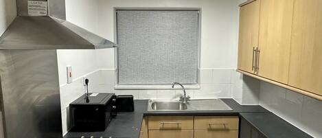 Appartement | Cuisine privée | Réfrigérateur, four à micro-ondes, un four, surface de cuisson