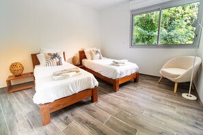 3 chambres, fer et planche à repasser, lit parapluie, accès Internet