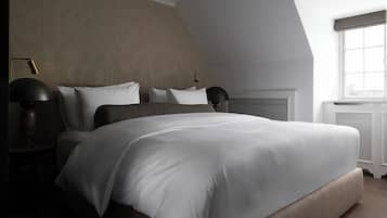 Park Studio | Egyptian cotton sheets, premium bedding, down comforters, minibar