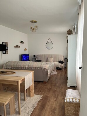1 makuuhuone, silitysrauta/-lauta, ilmainen Wi-Fi, vuodevaatteet