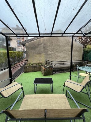 Outdoor dining - Appartement Terrasse Garage (Aurillac)