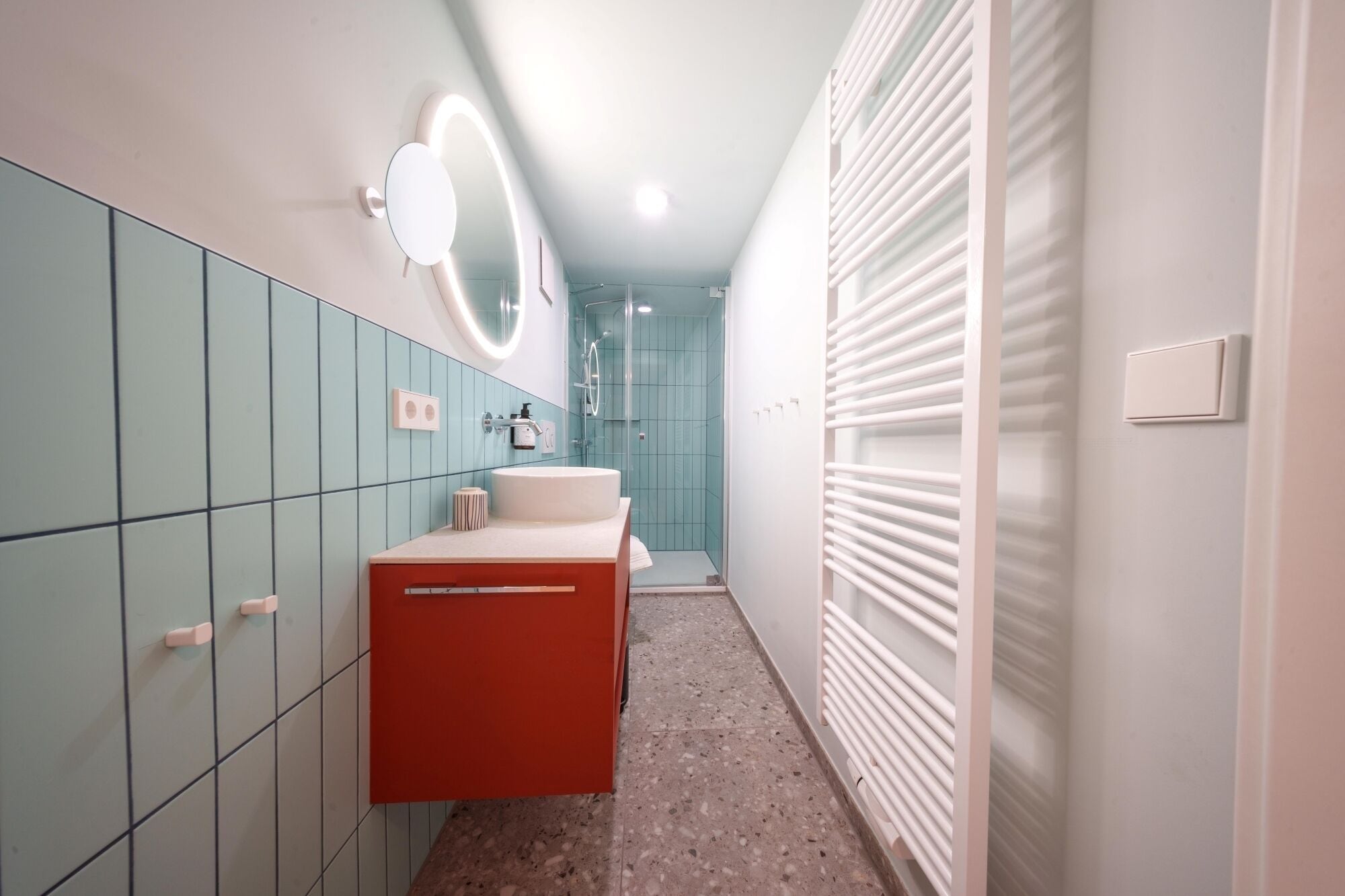 Apartment | Bathroom | Shower, rainfall showerhead, hair dryer, towels