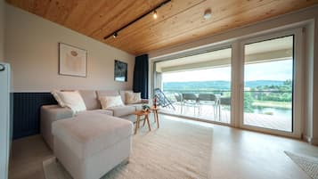 2 bedrooms, premium bedding, iron/ironing board, free WiFi