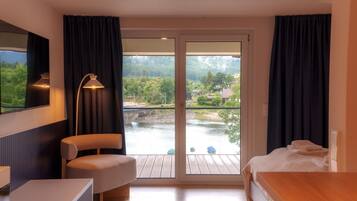 2 bedrooms, premium bedding, iron/ironing board, free WiFi