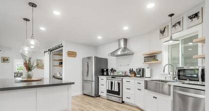 Oasis in ❤️ of Clovis with Pool