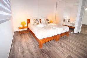 2 bedrooms, iron/ironing board, travel cot, Internet