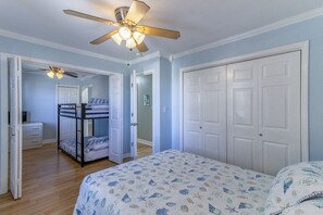 3 Schlafzimmer, BĂŒgeleisen/BĂŒgelbrett, Internetzugang, BettwĂ€sche