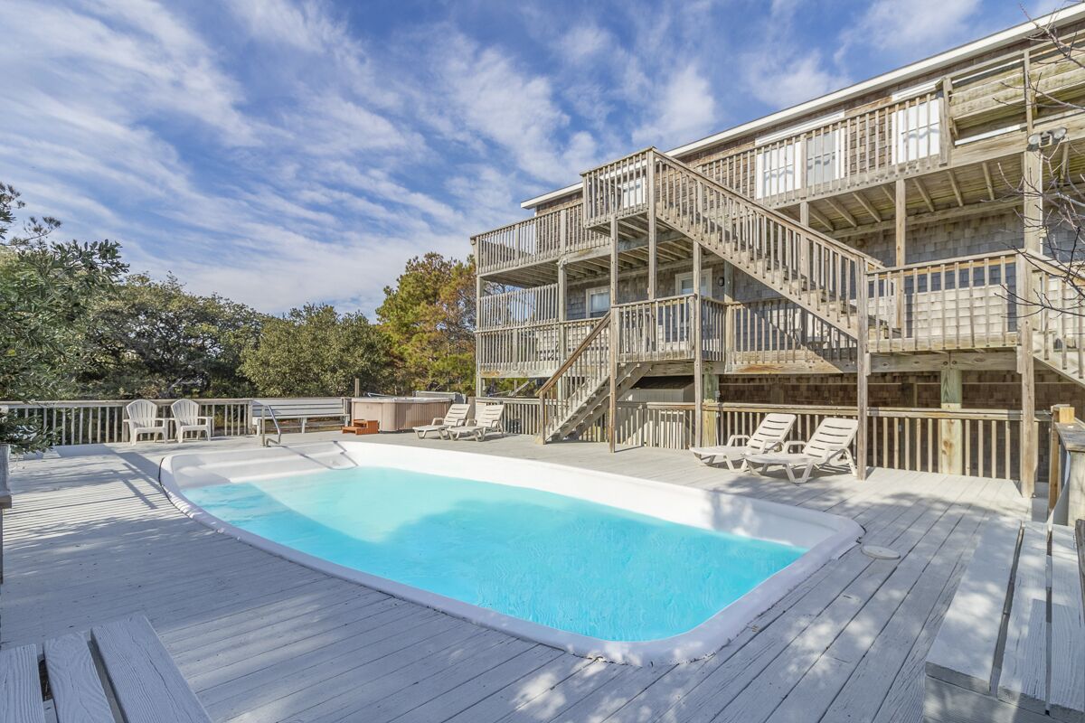 Beautifully updated Corolla vacation home, only 1300 ft from the beach!