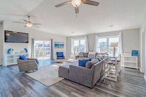 Smart TV, DVD player, stereo - Beautifully updated Corolla vacation home, only 1300 ft from the beach! (Corolla)
