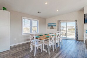 Dining - Beautifully updated Corolla vacation home, only 1300 ft from the beach! (Corolla)