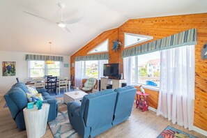 TV, DVD player, stereo - Sunrise views, sand volleyball court, and a quick walk to the beaches of Duck (Duck)