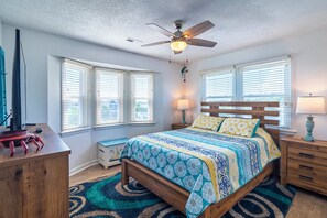 4 bedrooms, internet, bed sheets - Sunrise views, sand volleyball court, and a quick walk to the beaches of Duck (Duck)