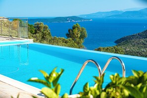Outdoor pool - Adamas Villa - Gorgeous Villa for large groups (Lefkas)