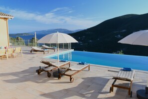 Outdoor pool - Adamas Villa - Gorgeous Villa for large groups (Lefkas)