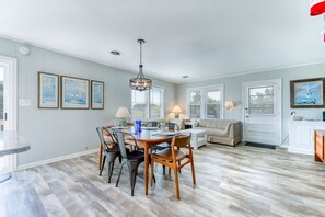 Dining - Rustic charm Outer Banks vibe at Mt. Retreat in Duck, NC by Sun Realty (Duck)