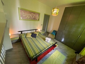 1 camera, ferro/asse da stiro, Wi-Fi, lenzuola