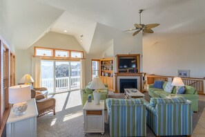 TV connectée, cheminée, lecteur de DVD