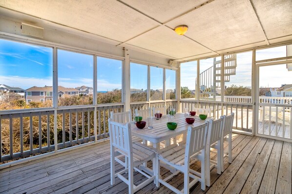 Outdoor dining