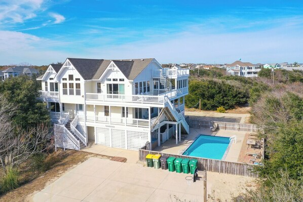 Exterior - Sunrise views and a quick walk to the beach access at Ricky's Retreat Too! (Corolla)