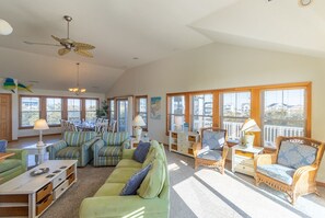 Smart TV, fireplace, DVD player