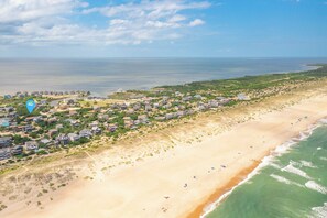 Beach - Classic Hatteras Island beach cottage, only 5 lots to the beach (Avon)